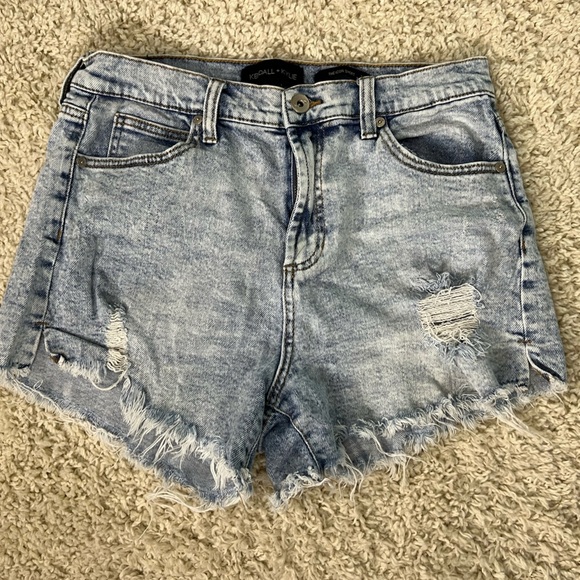 Women’s 9/29 Kendall + Kylie High-Rise Distressed Shorts - Picture 1 of 5